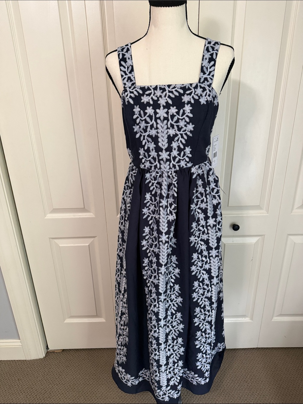 julia jordan Navy and White Embroidered Square-Neck Maxi Dress